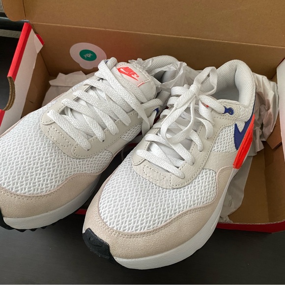 Nike Women's Air Max SYSTM 'White Bright Crimson
Lapis' sneakers - Picture 3 of 9